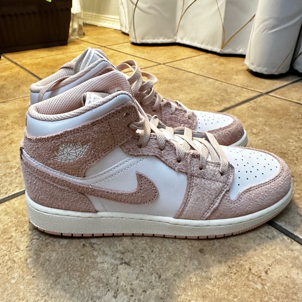 New! Girls Nike Jordans - Picture 7 of 8